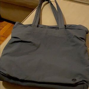Used once- lululemon shoulder bag! In teal 💙